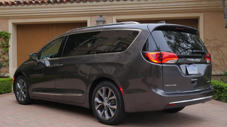 Chrysler Pacifica achter