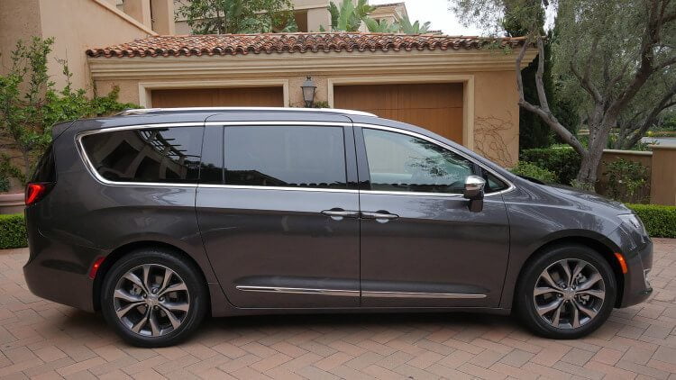Chrysler Pacifica zijkant