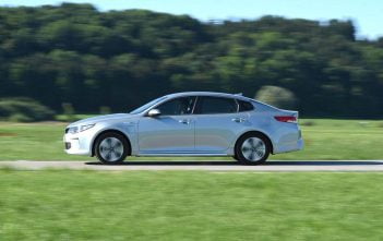 Kia Optima PHEV op de weg