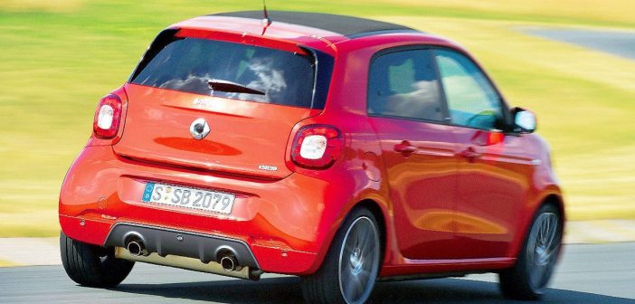Smart Forfour Brabus op de weg