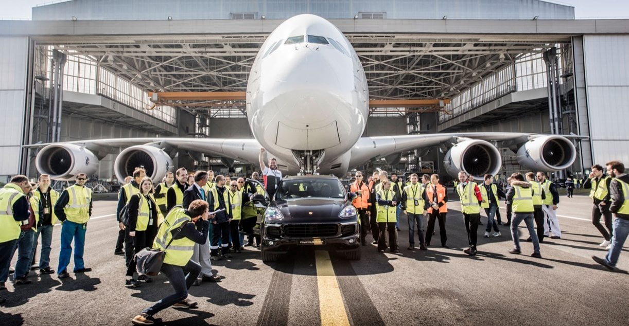 Porsche Cayenne doet een Airbus