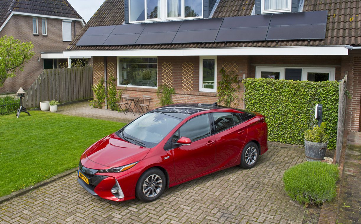 Toyota geeft Prius Plug-in zonnepanelen