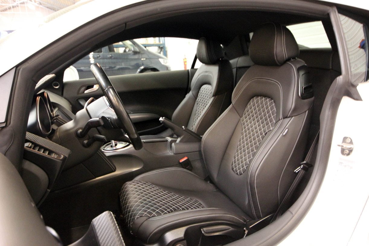 Auto verliest Leer