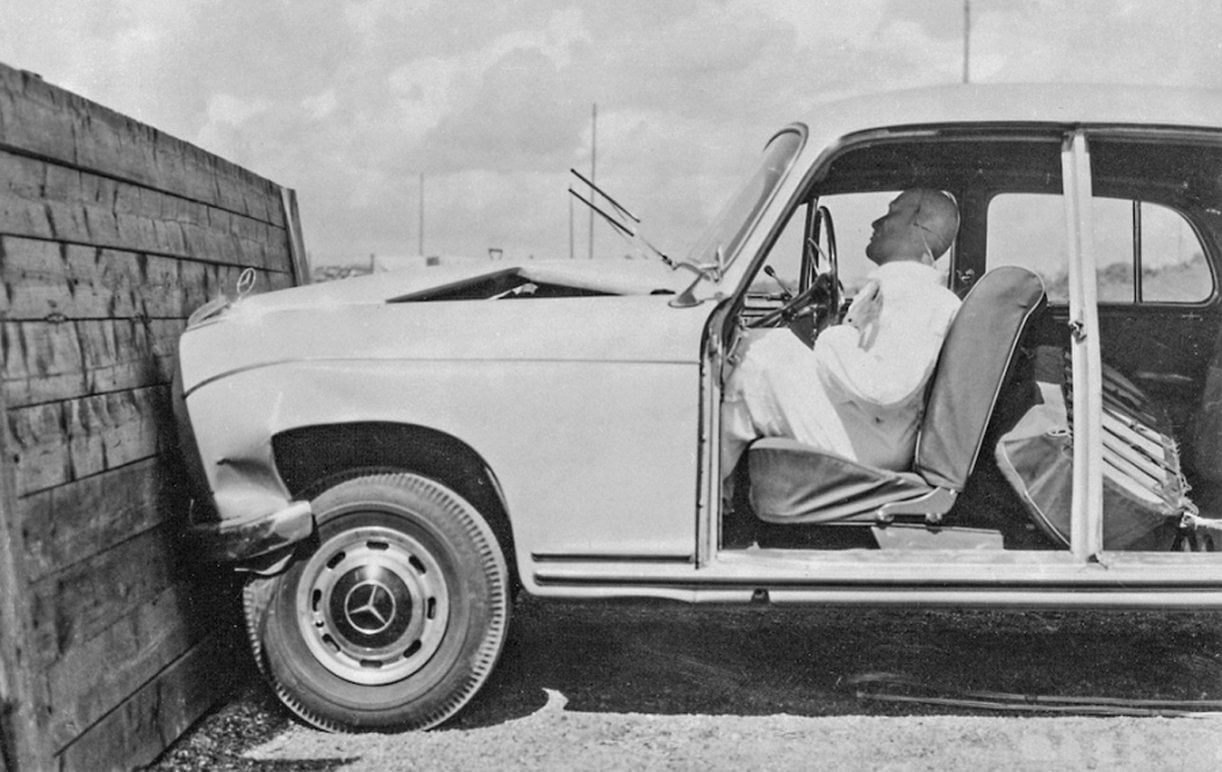 Mercedes viert 50 jaar veiligheidsbesturing