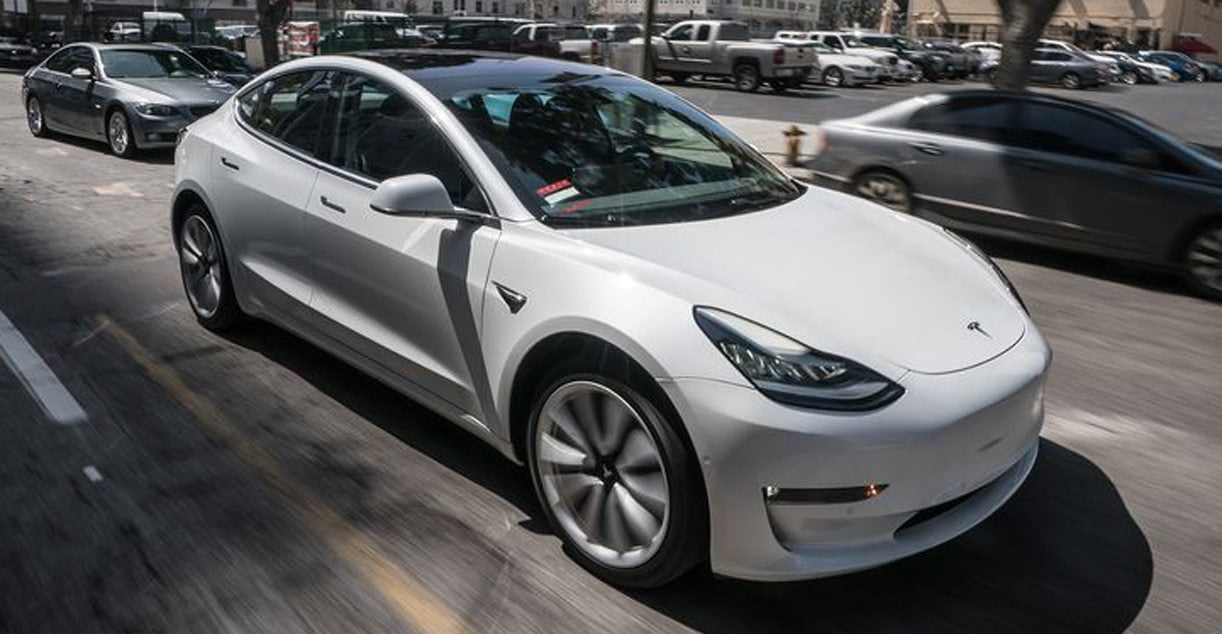 Tesla zoekt afleiding met snellere Model 3