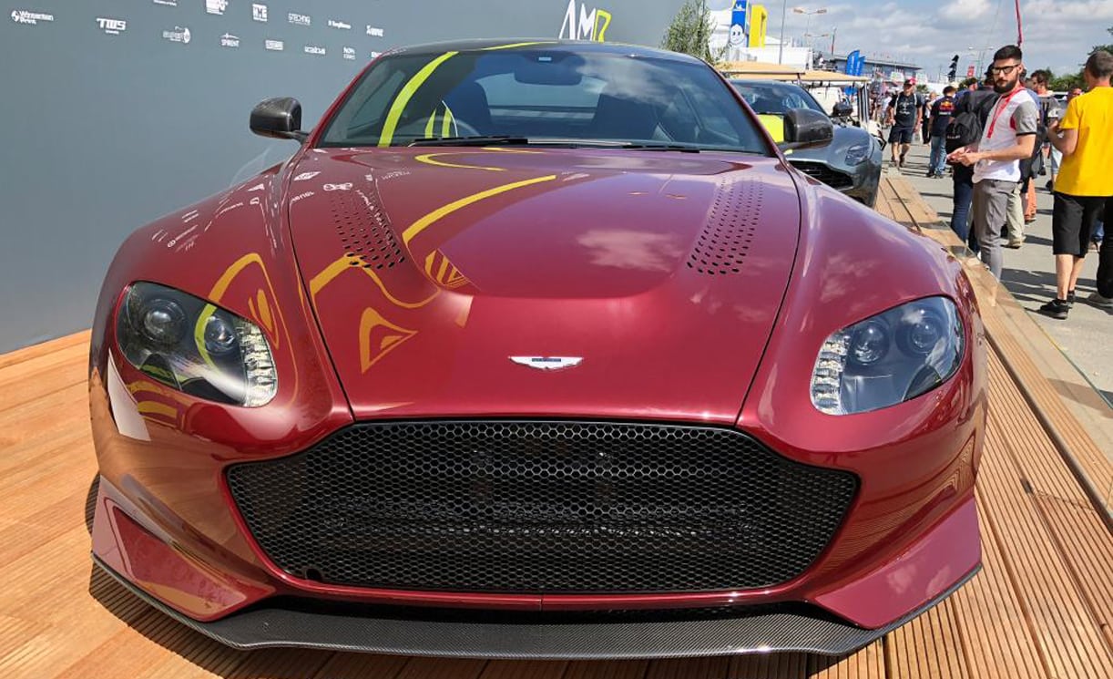 Aston Martin V12 Vantage zwaait uit