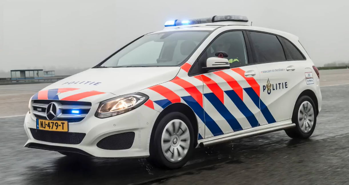 MercedesBenzBklassePolitie.jpg