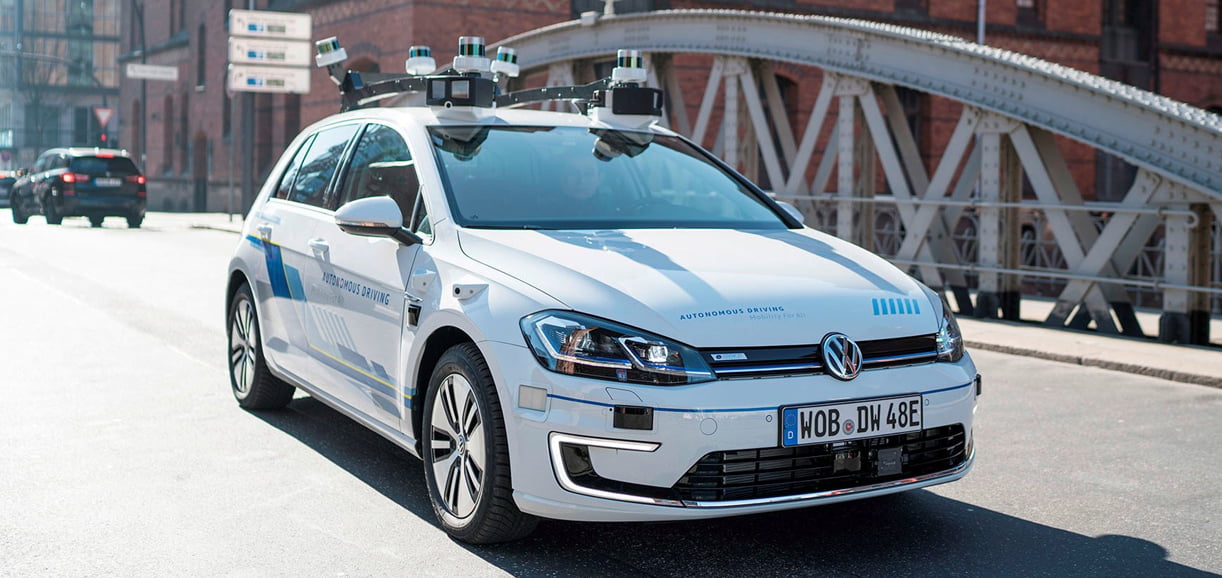 Volkswagen experimenteert met zelfstandig rijdende auto in de stad