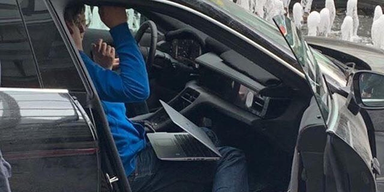 Porsche Taycan toont zijn interieur