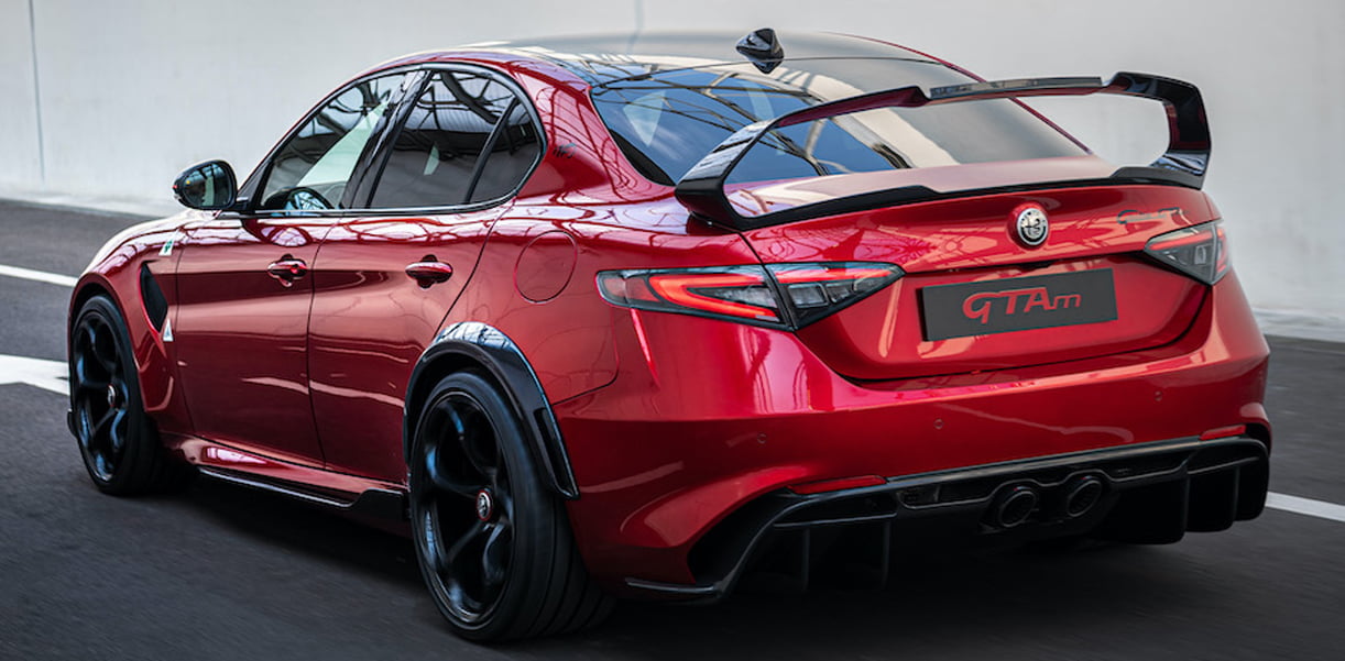 Alfa Romeo Giulia GTA gaat er met gestrekt been in