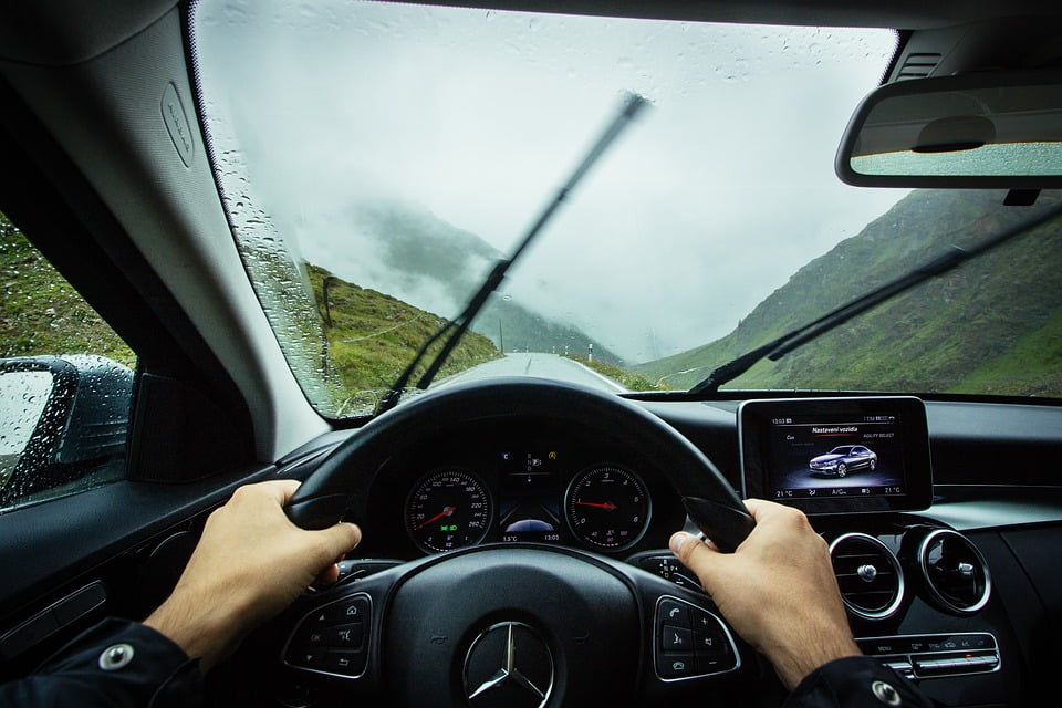 Belemmerd zicht in de auto