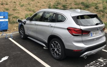 Stekker hybride auto’s zijn veel meer vervuilend dan beloofd