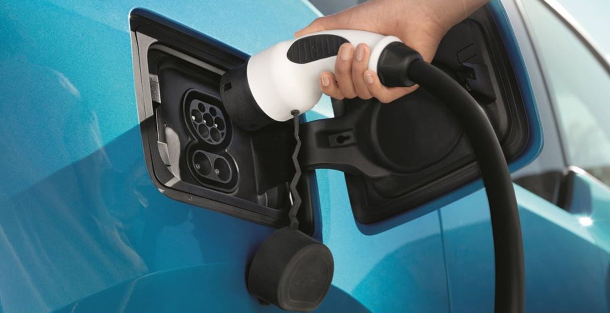 Brandende elektrische auto in parkeergarage is een helse klus voor de