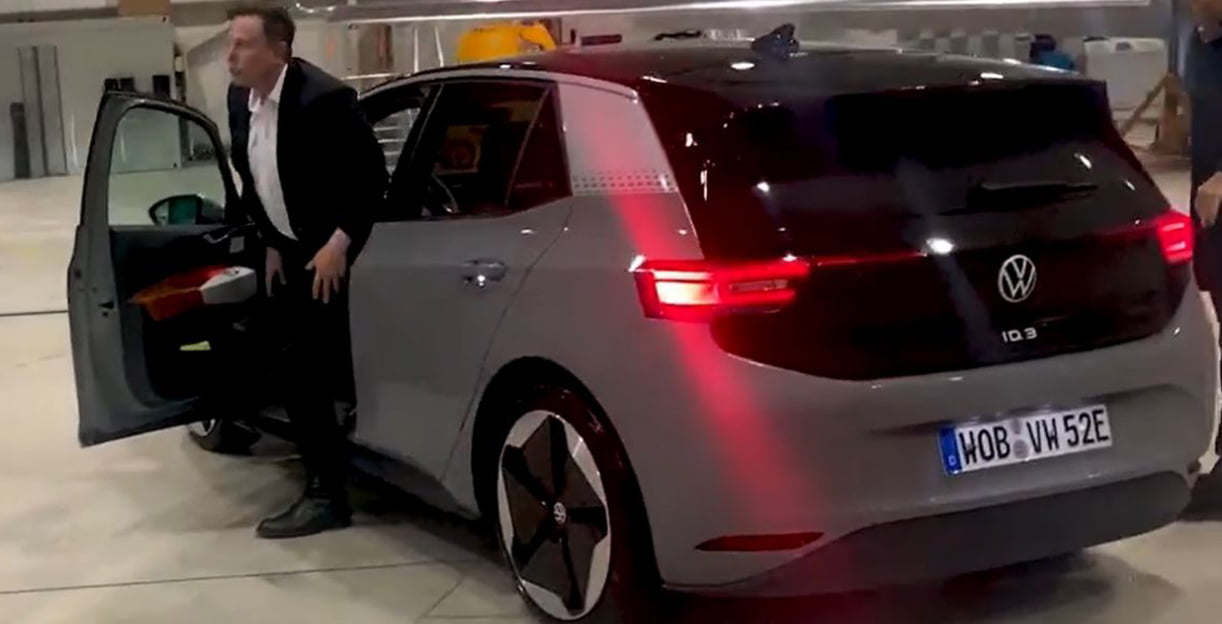 Tesla topman bezoekt Volkswagen en test ID.3