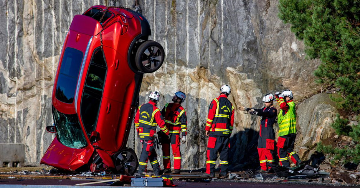 Volvo laat auto vallen