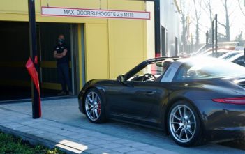 Autohotel voor opslag waardevolle auto’s geopend
