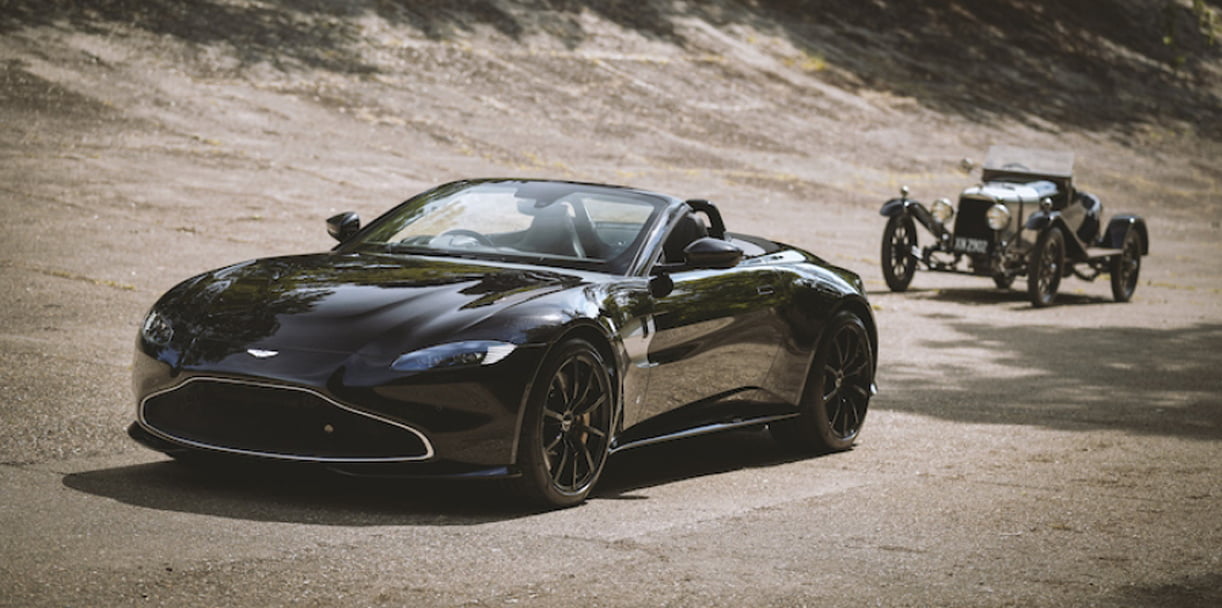 Aston Martin Vantage Roadster Q eert 100 jaar oude A3
