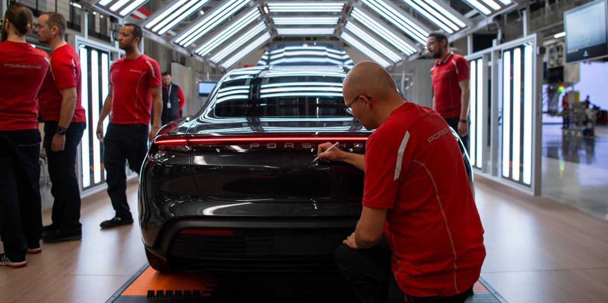 Porsche gaat haar auto’s voorzien van nep chips om levertijden terug te dringen