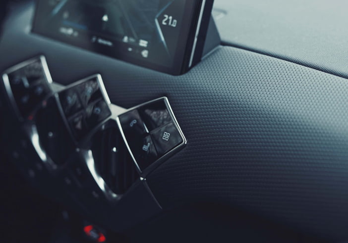 DS3CrossbackRooftopParisActiemodel8