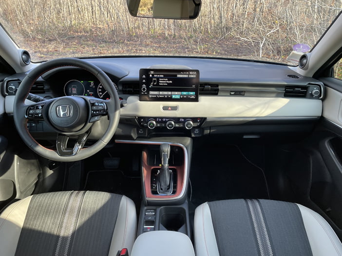 HondaHRVtoyotaYarisCrossTest6