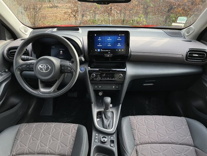 HondaHRVtoyotaYarisCrossTest7