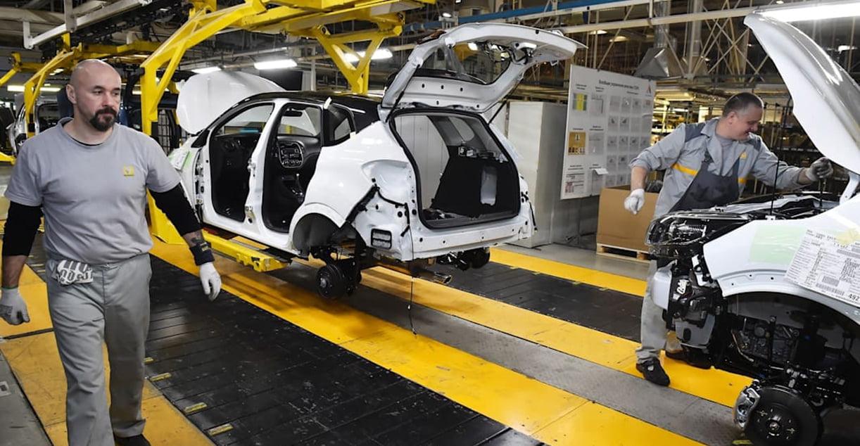 Renault stopt autoproductie in Rusland alsnog RenaultRuslandFabriek