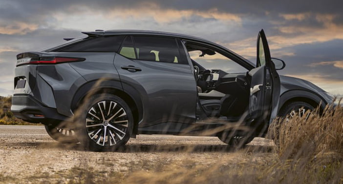 LexusRZ450e16