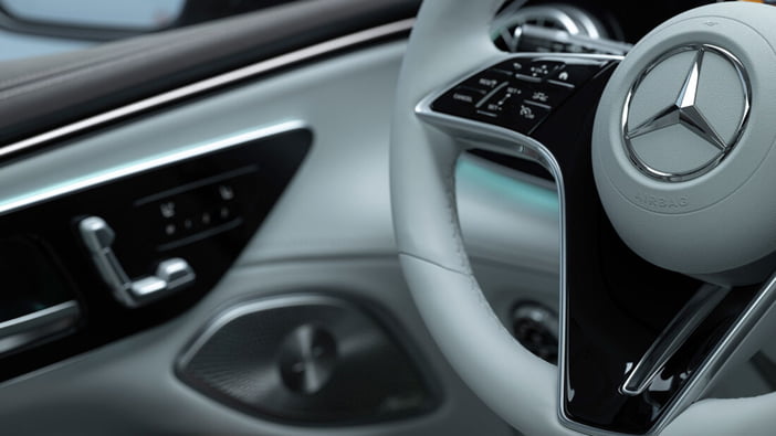 MercedesBenzEQSsuv12