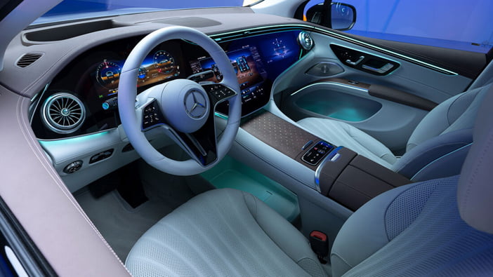 MercedesBenzEQSsuv13