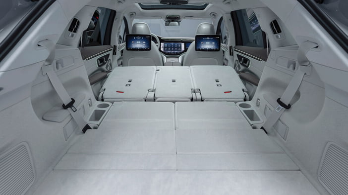 MercedesBenzEQSsuv7