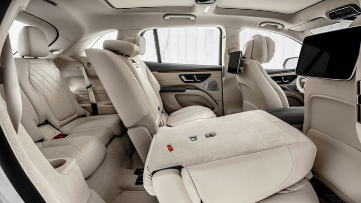MercedesBenzEQSsuv8