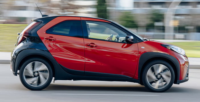 ToyotaNederlandAygoXshowroom3