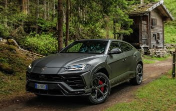 Lamborghini Urus doet 20.000 LamborghiniUrusGroeneAchtergrond