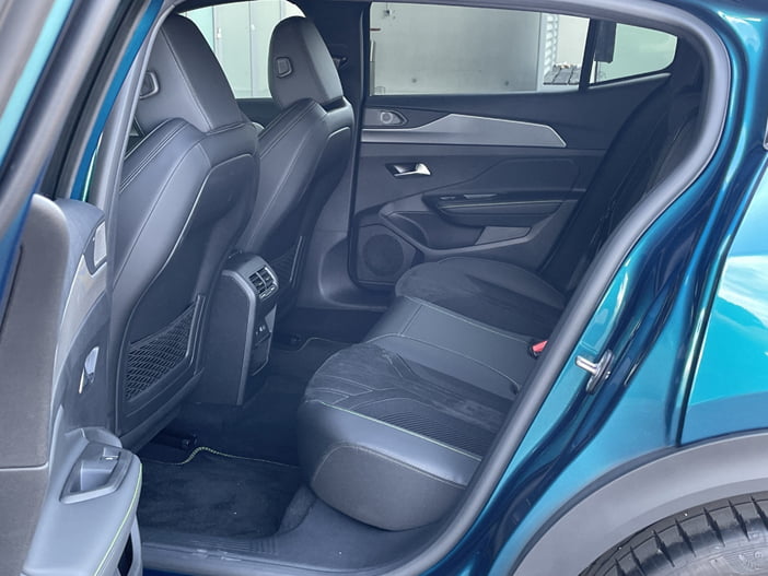 Peugeot408live3