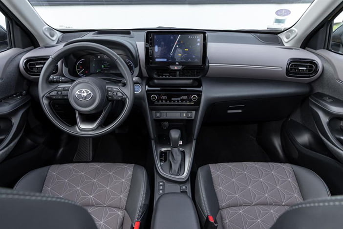 NissanJukeToyotaYarisCrossTest