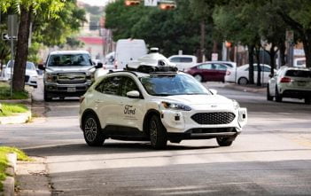 Ford en Volkswagen niet meer samen in robotauto FILE PHOTO: Driverless car operated by Argo AI in Austin, Texas