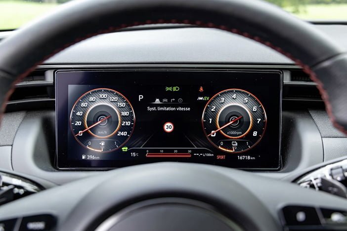 HyundaiTucsonRenaultAustralTest17