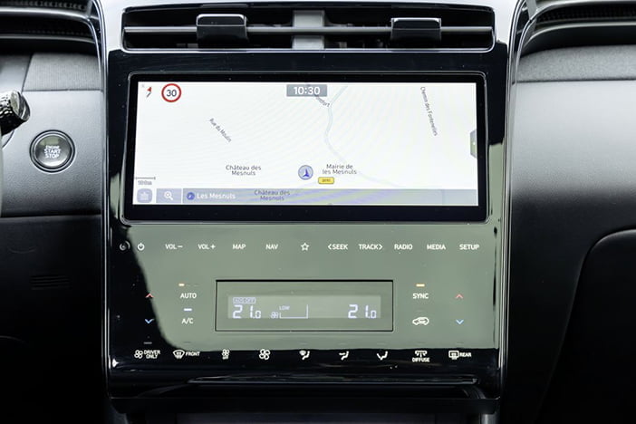HyundaiTucsonRenaultAustralTest21