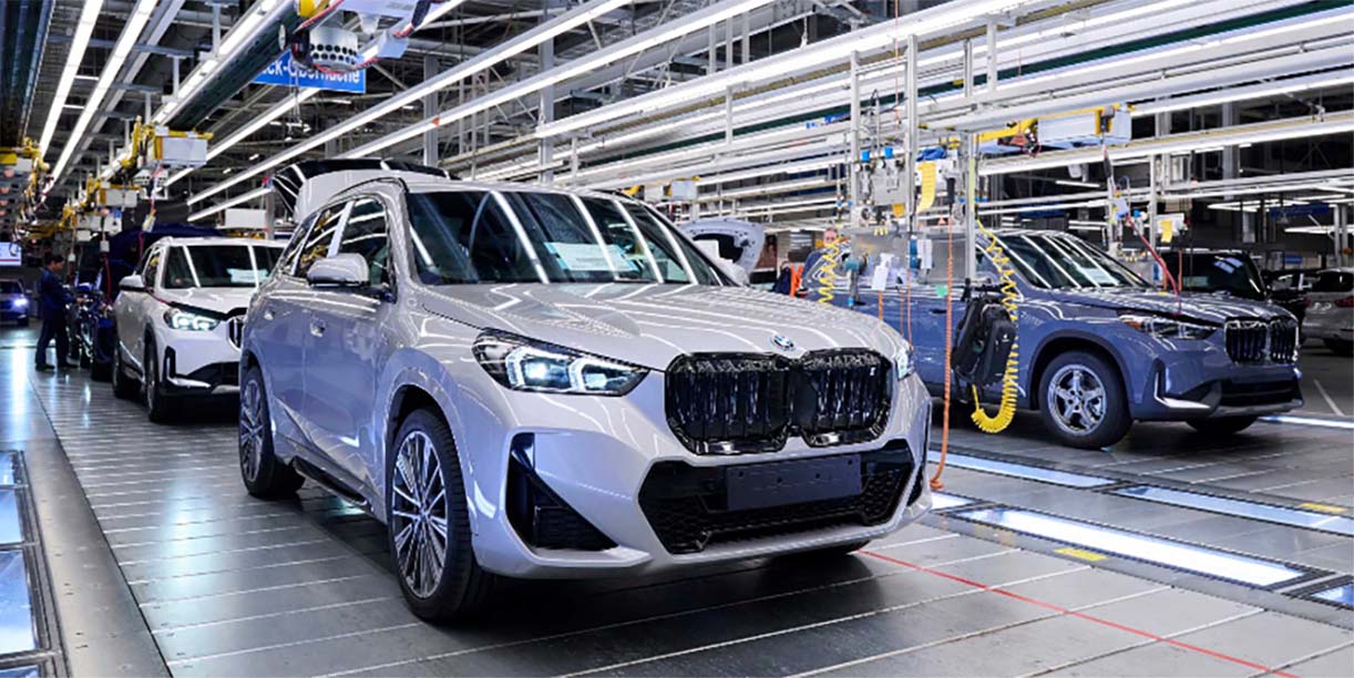 BMWiX1