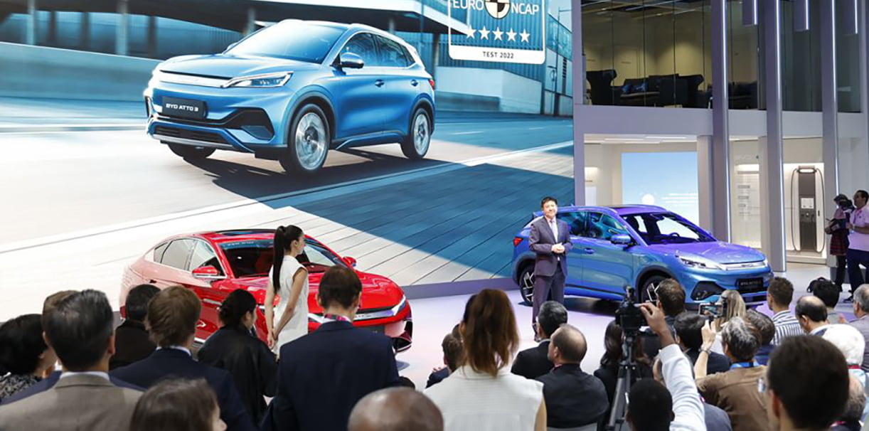 BYD lanceert begin 2023 eigen luxemerk BYDautosalonVanParijs2