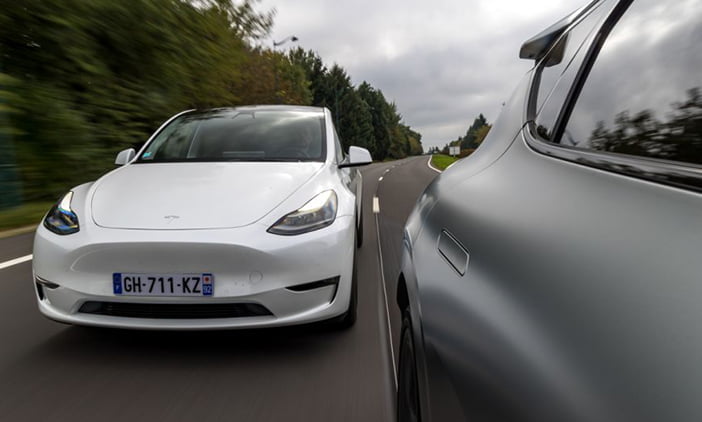KiaEV6TeslaModelY7