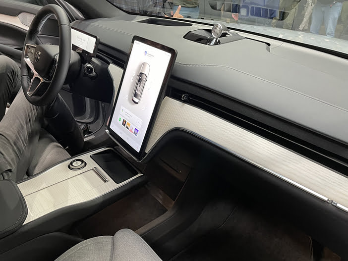 VolvoEX90Live14