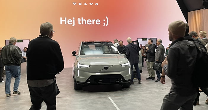 VolvoEX90Live15
