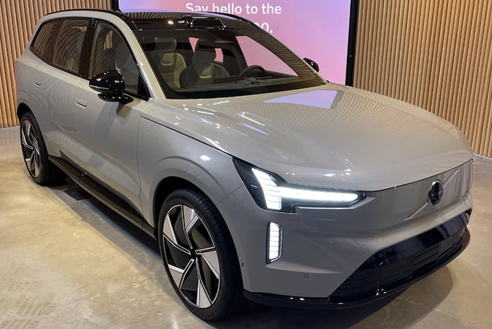 VolvoEX90Live22