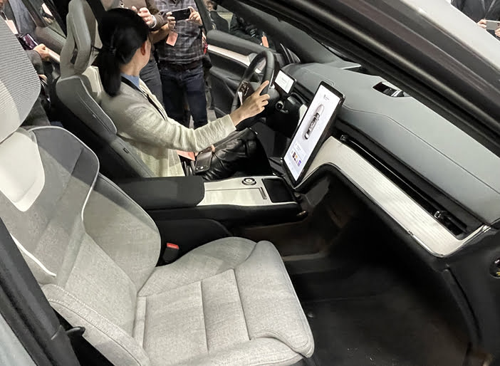 VolvoEX90Live23