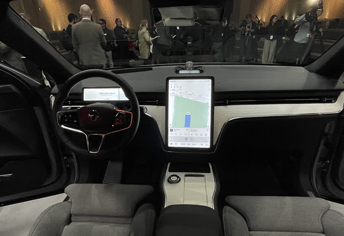 VolvoEX90Live26