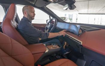 Dashboardschermen zijn volgens BMW over 10 jaar verleden tijd BMWiX