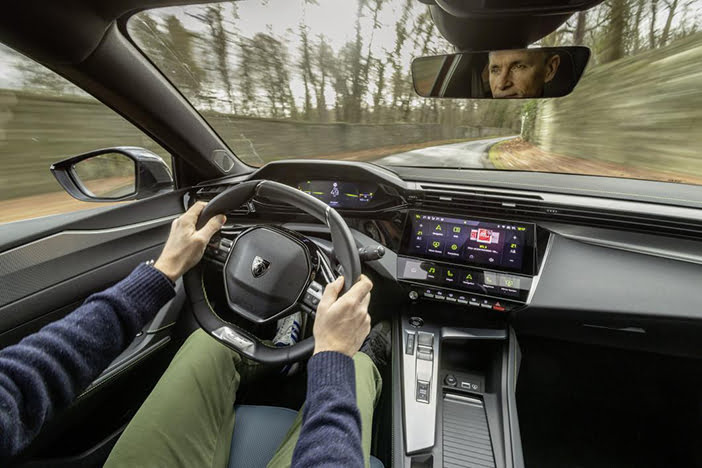 Peugeot408RenaultAustral6