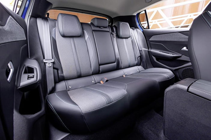 Peugeot308VolkswagenGolf16