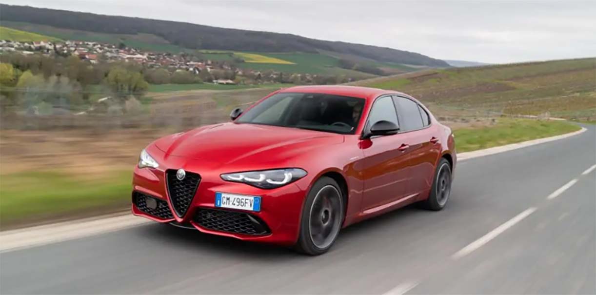 Prijs vergelijking vernieuwde Alfa Romeo Giulia Quadrifoglio AlfaRomeoGiuliaFaceliftPrijs